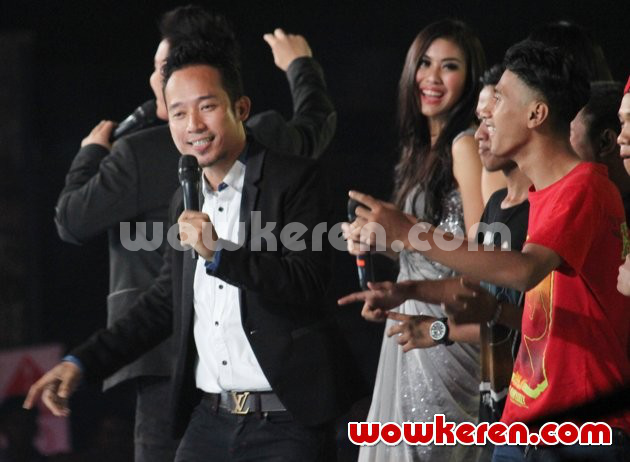 Gambar Foto Aksi Denny Cagur Lakukan Goyang Bang Jali Bersama Keluarga Bang Jali