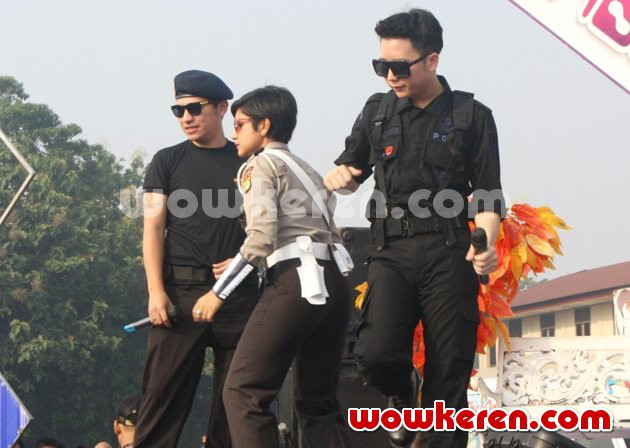 Gambar Foto Keseruan Para Host 'Inbox' Saat Memandu Acara