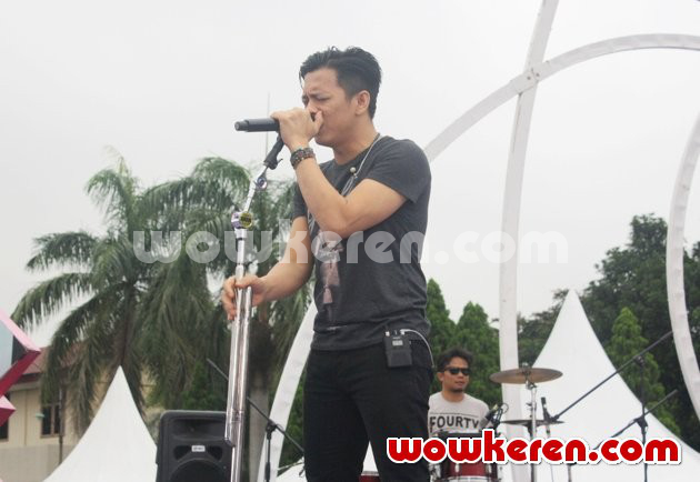 Gambar Foto NOAH Tampil di Acara 'Inbox'