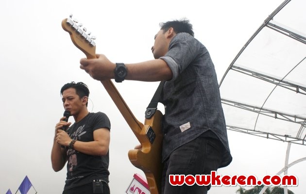 Gambar Foto NOAH Tampil di Acara 'Inbox'