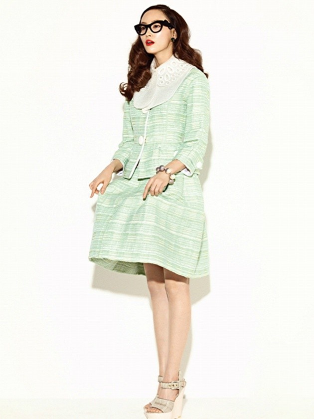 Gambar Foto Lee Na Young di Majalah Harper's Bazaar Februari 2012