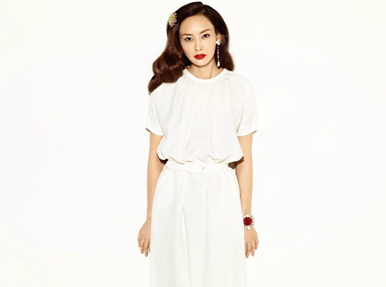 Gambar Foto Lee Na Young di Majalah Harper's Bazaar Februari 2012