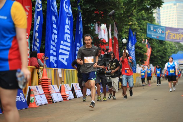 Gambar Foto Dimas Aditya di Film 'Mari Lari'