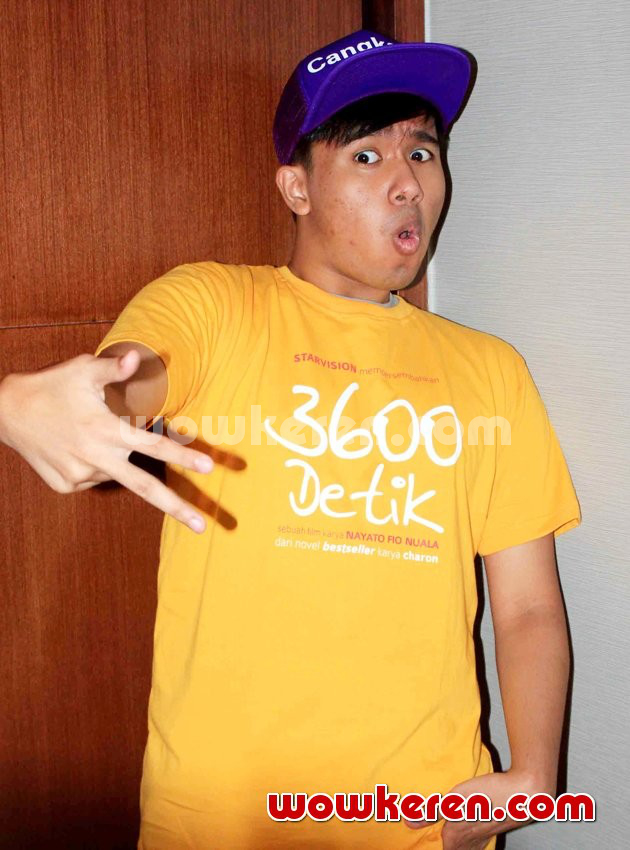 Gambar Foto Joshua Suherman di Jumpa Pers Film '3600 Detik'
