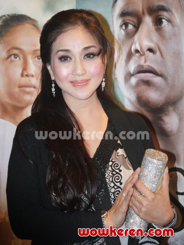Gambar Foto Paramitha Rusady di Premiere Film 'Sepatu Dahlan'