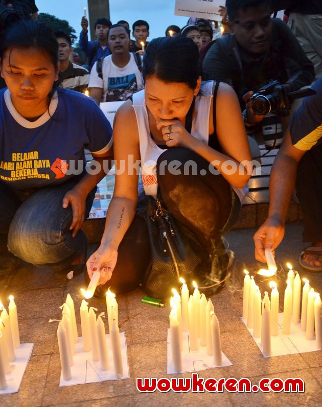 Gambar Foto Melanie Subono Saat Menggelar Aksi Damai di Bundaran HI, Jakarta