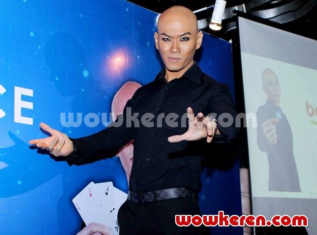 Gambar Foto Deddy Corbuzier Saat Jumpa Pers Game 'Poker Texas Boyaa'