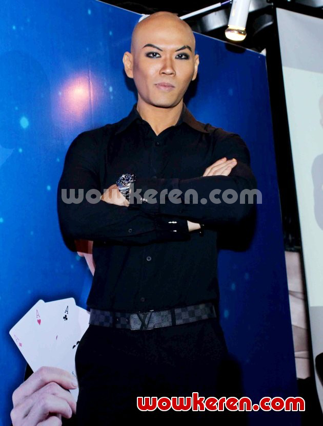 Gambar Foto Deddy Corbuzier Saat Jumpa Pers Game 'Poker Texas Boyaa'
