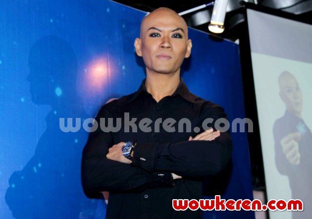 Gambar Foto Deddy Corbuzier Saat Jumpa Pers Game 'Poker Texas Boyaa'