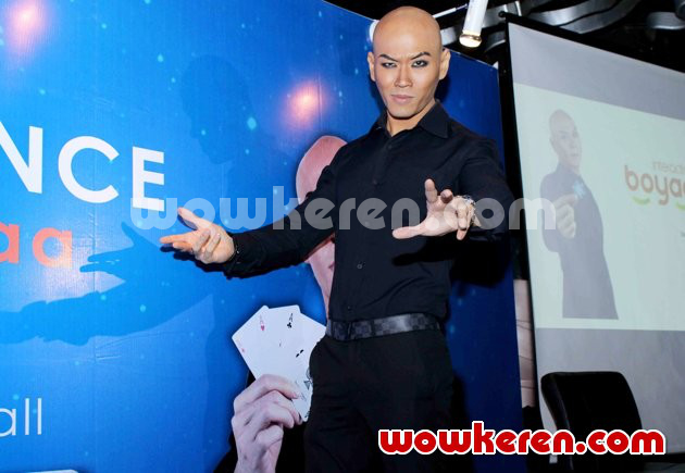 Gambar Foto Deddy Corbuzier Saat Jumpa Pers Game 'Poker Texas Boyaa'