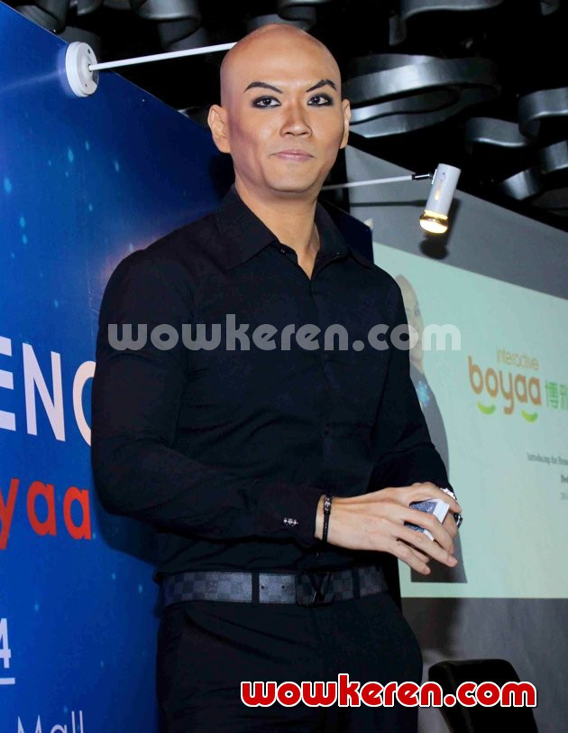 Gambar Foto Deddy Corbuzier Saat Jumpa Pers Game 'Poker Texas Boyaa'