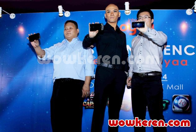 Gambar Foto Deddy Corbuzier Saat Jumpa Pers Game 'Poker Texas Boyaa'