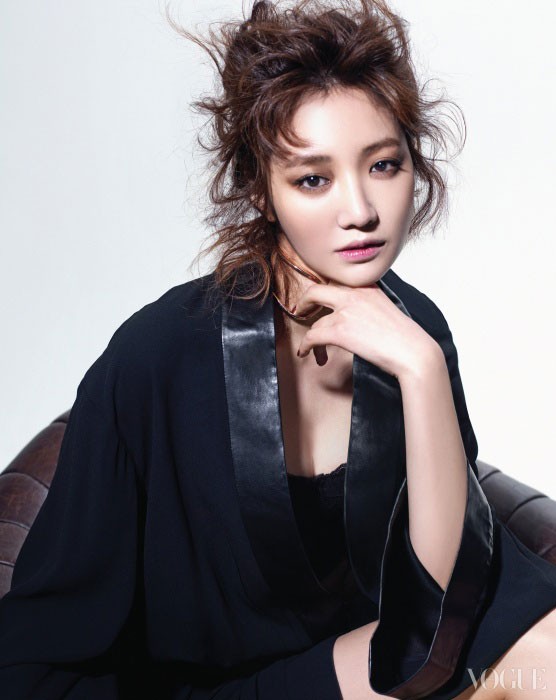 Gambar Foto Go Jun Hee di Majalah Vogue Korea Edisi April 2014