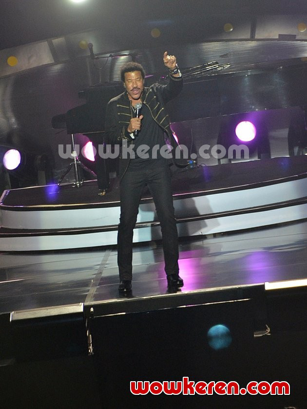 Gambar Foto Penampilan Lionel Richie di Konser 'All The Hits - All Night Long: Live in Jakarta'