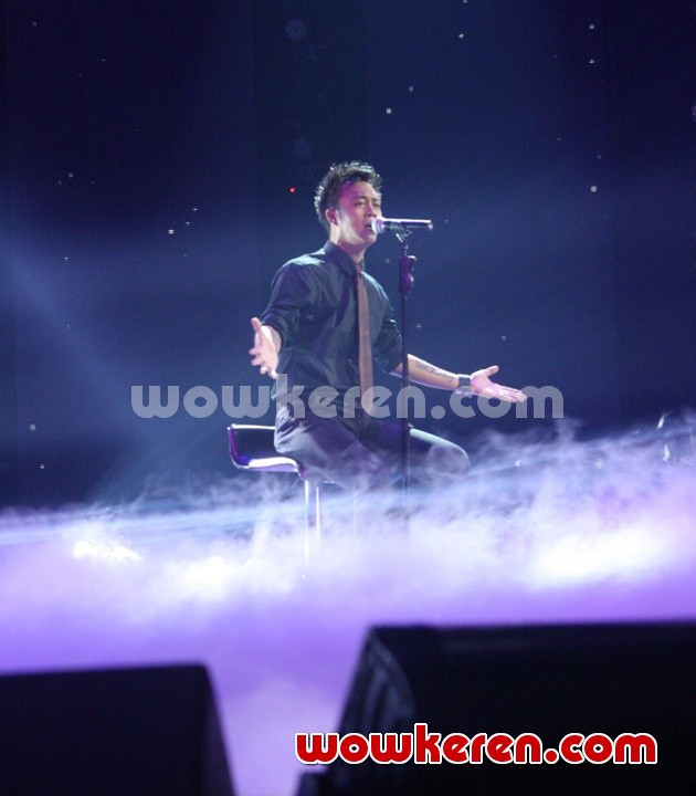 Gambar Foto Penampilan Gio di Spektakuler Show Indonesian Idol 2014
