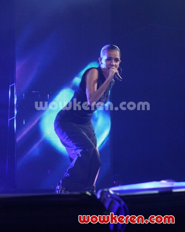 Gambar Foto Nowela Elizabeth di Indonesian Idol 2014 Spektakuler Show Top 7