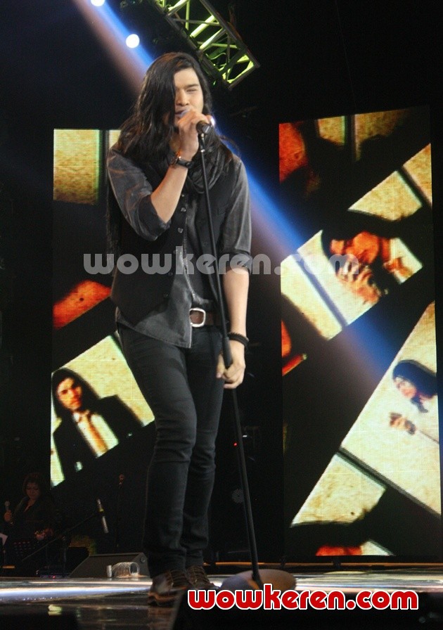 Gambar Foto Muhammad Devirzha Bawakan Lagu 'Story of My Life'