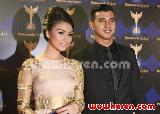 Gambar Foto Citra Kirana dan Ali Syakieb di Red Carpet Panasonic Gobel Awards 2014