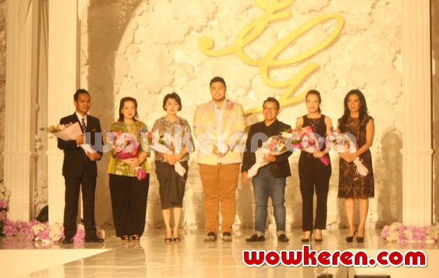 Gambar Foto Ivan Gunawan Saat Meggelar Fashion Show Busana Pengantin 'Emma the Silent Princess'