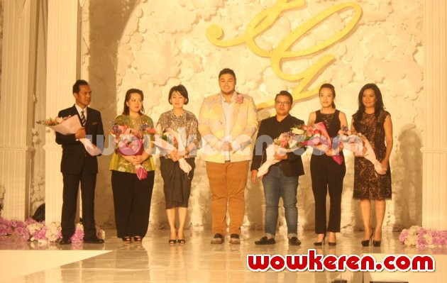 Gambar Foto Ivan Gunawan Saat Meggelar Fashion Show Busana Pengantin 'Emma the Silent Princess'