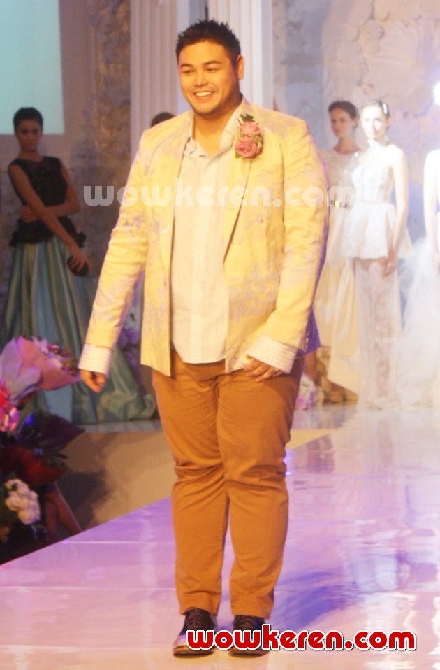 Gambar Foto Ivan Gunawan Saat Meggelar Fashion Show Busana Pengantin 'Emma the Silent Princess'