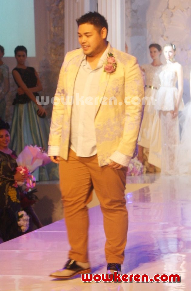 Gambar Foto Ivan Gunawan Saat Meggelar Fashion Show Busana Pengantin 'Emma the Silent Princess'