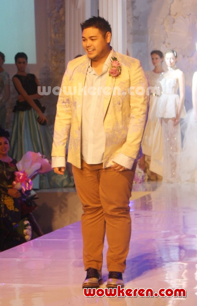 Gambar Foto Ivan Gunawan Saat Meggelar Fashion Show Busana Pengantin 'Emma the Silent Princess'