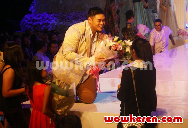 Gambar Foto Ivan Gunawan Saat Meggelar Fashion Show Busana Pengantin 'Emma the Silent Princess'