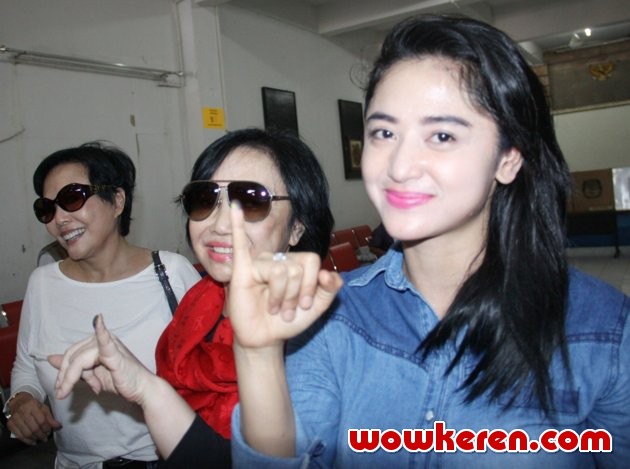 Gambar Foto Dewi Persik Saat Mengikuti Pemilu Legislatif 2014