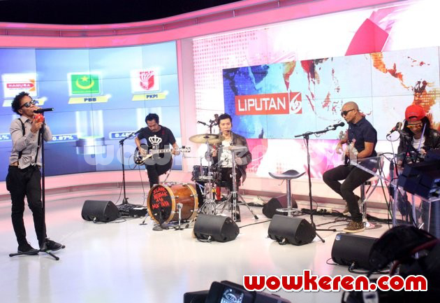 Gambar Foto Slank Saat Mengisi Acara 'Indonesia Baru'