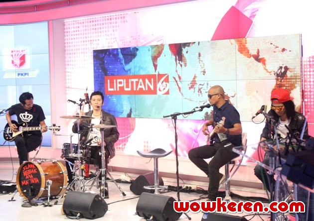 Gambar Foto Slank Saat Mengisi Acara 'Indonesia Baru'