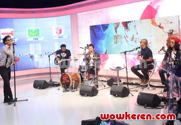 Gambar Foto Slank Saat Mengisi Acara 'Indonesia Baru'