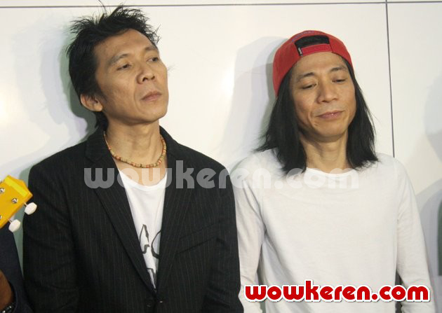 Gambar Foto Slank Saat Ditemui Seusai Mengisi Acara 'Indonesia Baru'