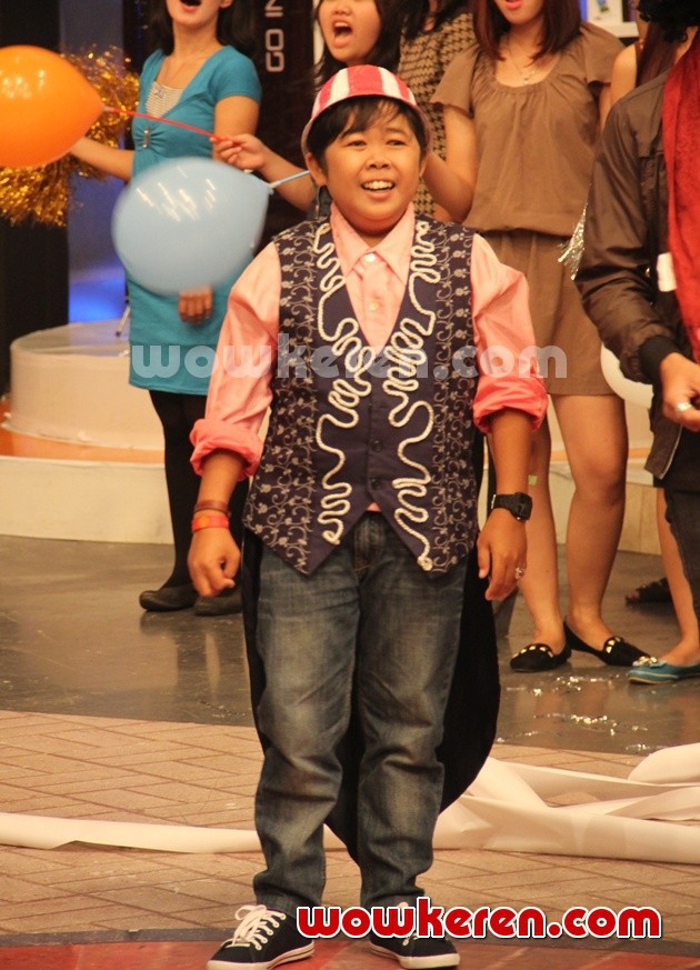 Gambar Foto Adul di Perayaan Episode 'Yuk Keep Smile' ke-200