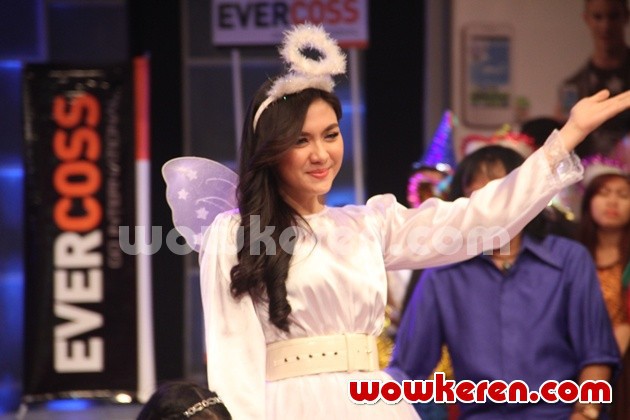 Gambar Foto Vicky Shu Bintang Tamu 'Yuk Keep Smile' Episode 200