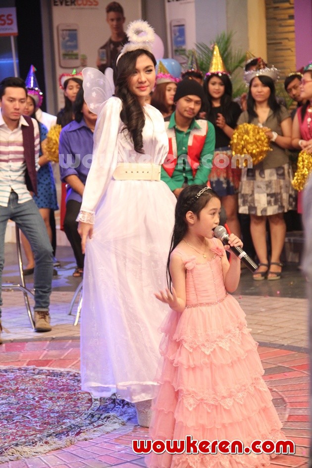 Gambar Foto Vicky Shu Bintang Tamu 'Yuk Keep Smile' Episode 200