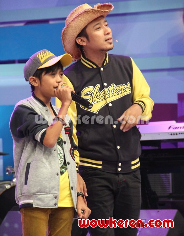 Gambar Foto Denny Cagur dan Gilang Icil di Acara 'Dahsyat'