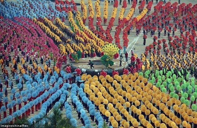 Gambar Foto Tak Kurang dari 10.580 Orang Ambil Bagian Dalam Tarian Ini