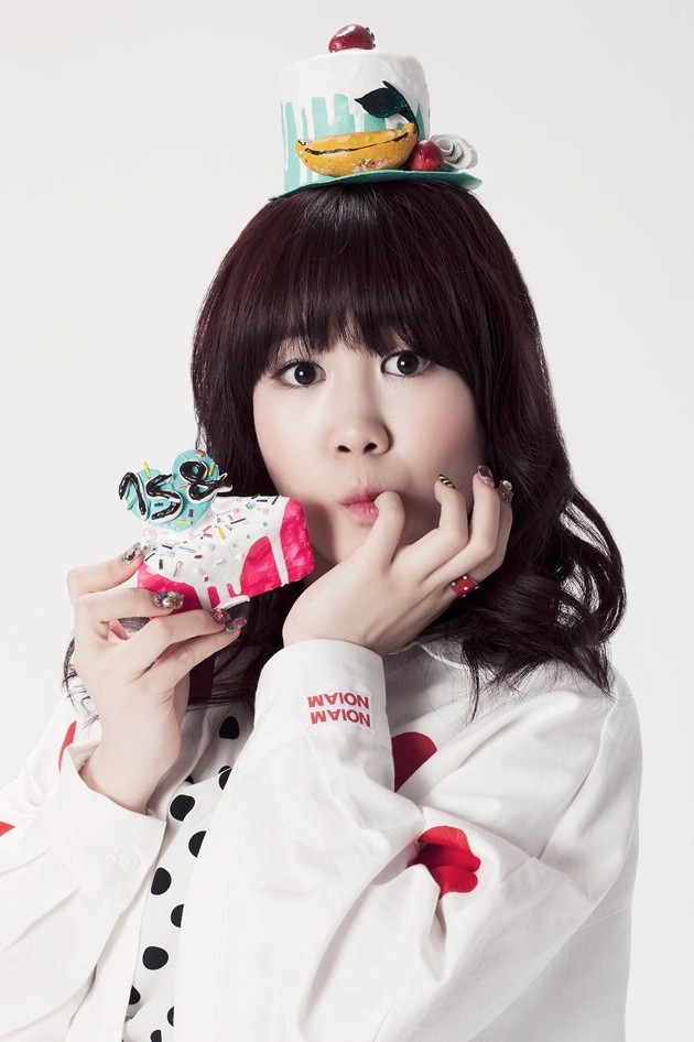 Gambar Foto Park Ji Min 15& di Majalah The Big Issue Edisi Juni 2013