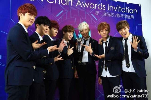Gambar Foto Bangtan Boys Menangkan 'Rookie Award' di Yin Yue Tai V-Chart Awards
