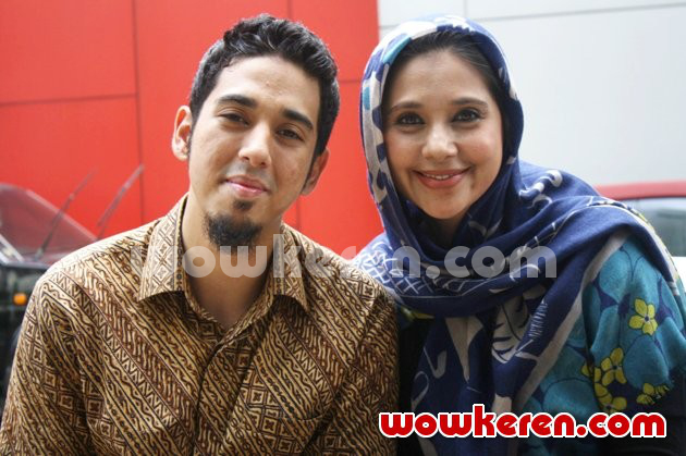 Gambar Foto Ayu Azhari dan Axel Djody Gondokusumo Ditemui Seusai Acara 'Seputar Obrolan Selebriti' ANTV