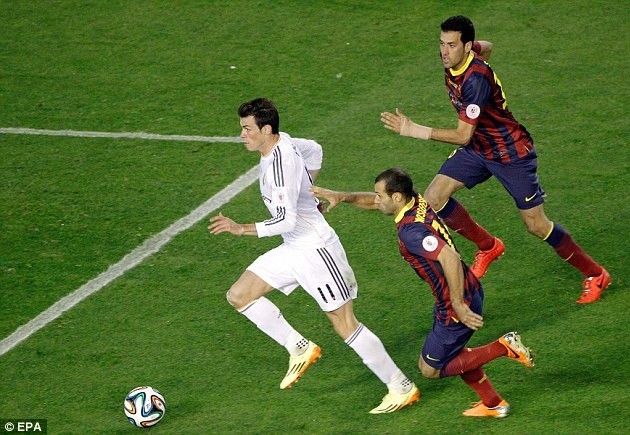Gambar Foto Gareth Bale Berusaha Mencetak Gol