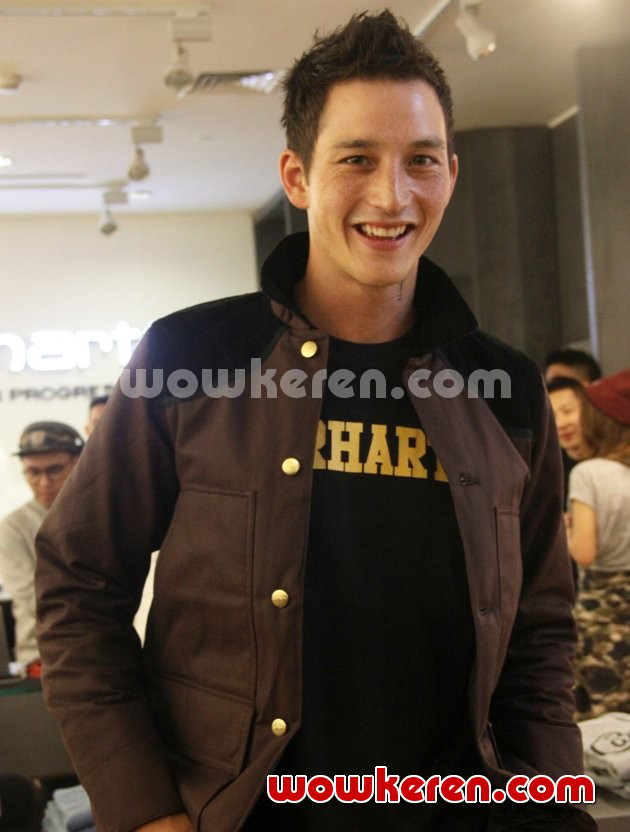 Gambar Foto Mike Lewis Saat Ditemui di Plaza Indonesia, Jakarta