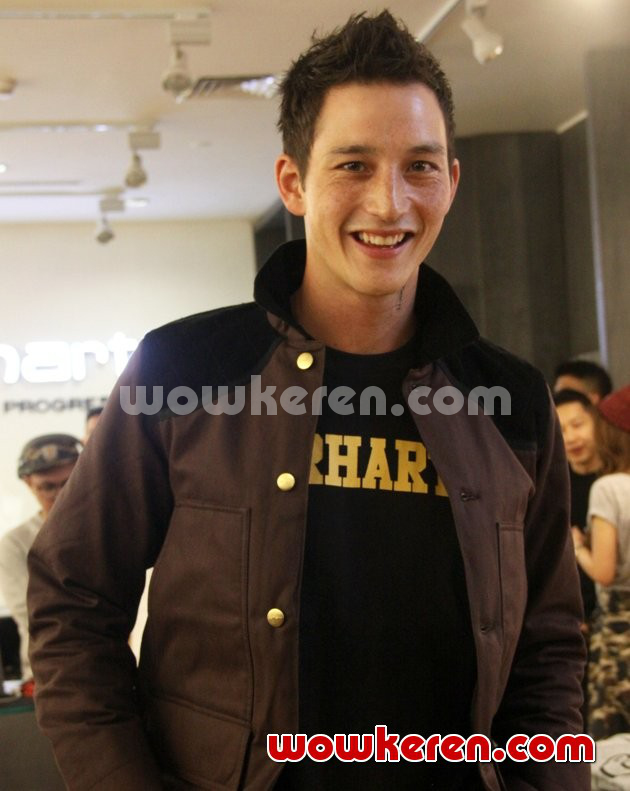 Gambar Foto Mike Lewis Saat Ditemui di Plaza Indonesia, Jakarta