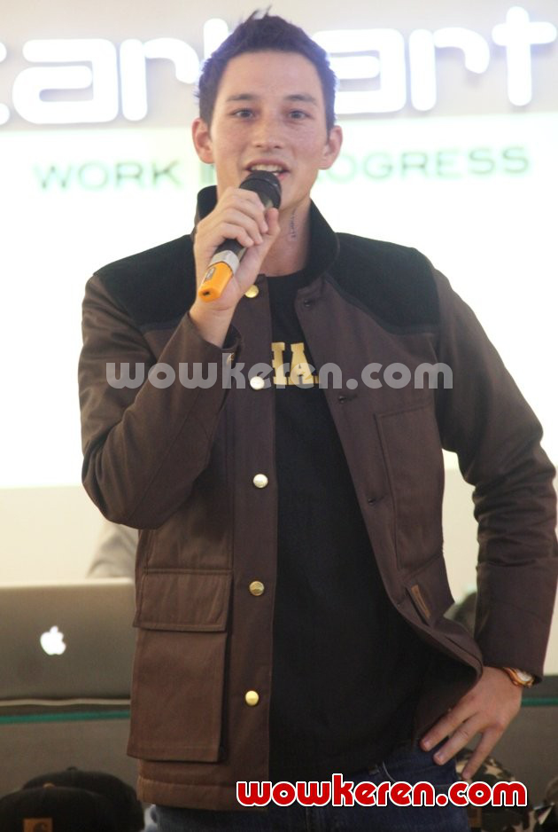 Gambar Foto Mike Lewis Saat Ditemui di Plaza Indonesia, Jakarta