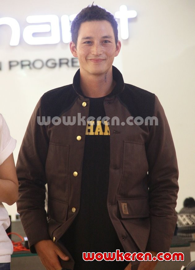 Gambar Foto Mike Lewis Saat Ditemui di Plaza Indonesia, Jakarta