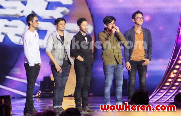 Gambar Foto NOAH Raih Piala Duo/Group Band Paling Ngetop