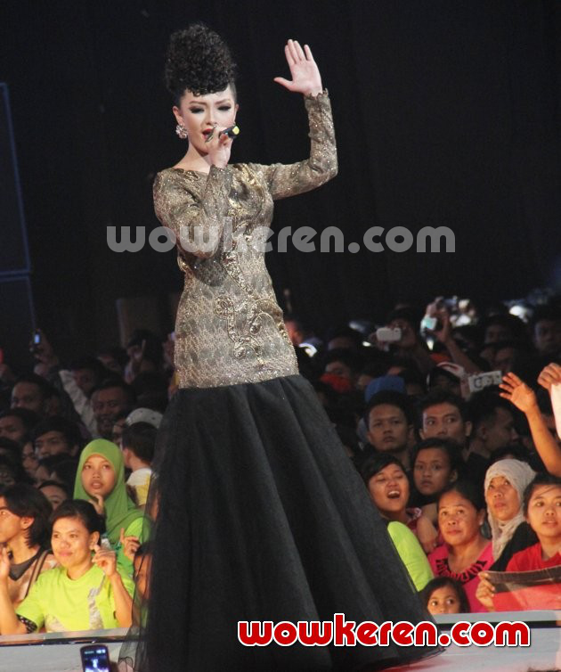 Foto Zaskia Gotik Nyanyikan Lagu Satu Jam Saja Foto 2 Dari 36