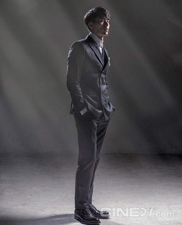 Gambar Foto Hyun Bin di Majalah Cine21 No. 950