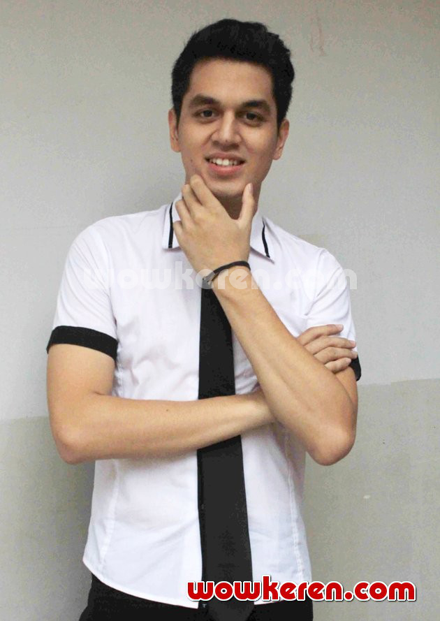 Foto Kevin Julio Ditemui Seusai Syuting Sinetron 'Ganteng-Ganteng Serigala' - Foto 2